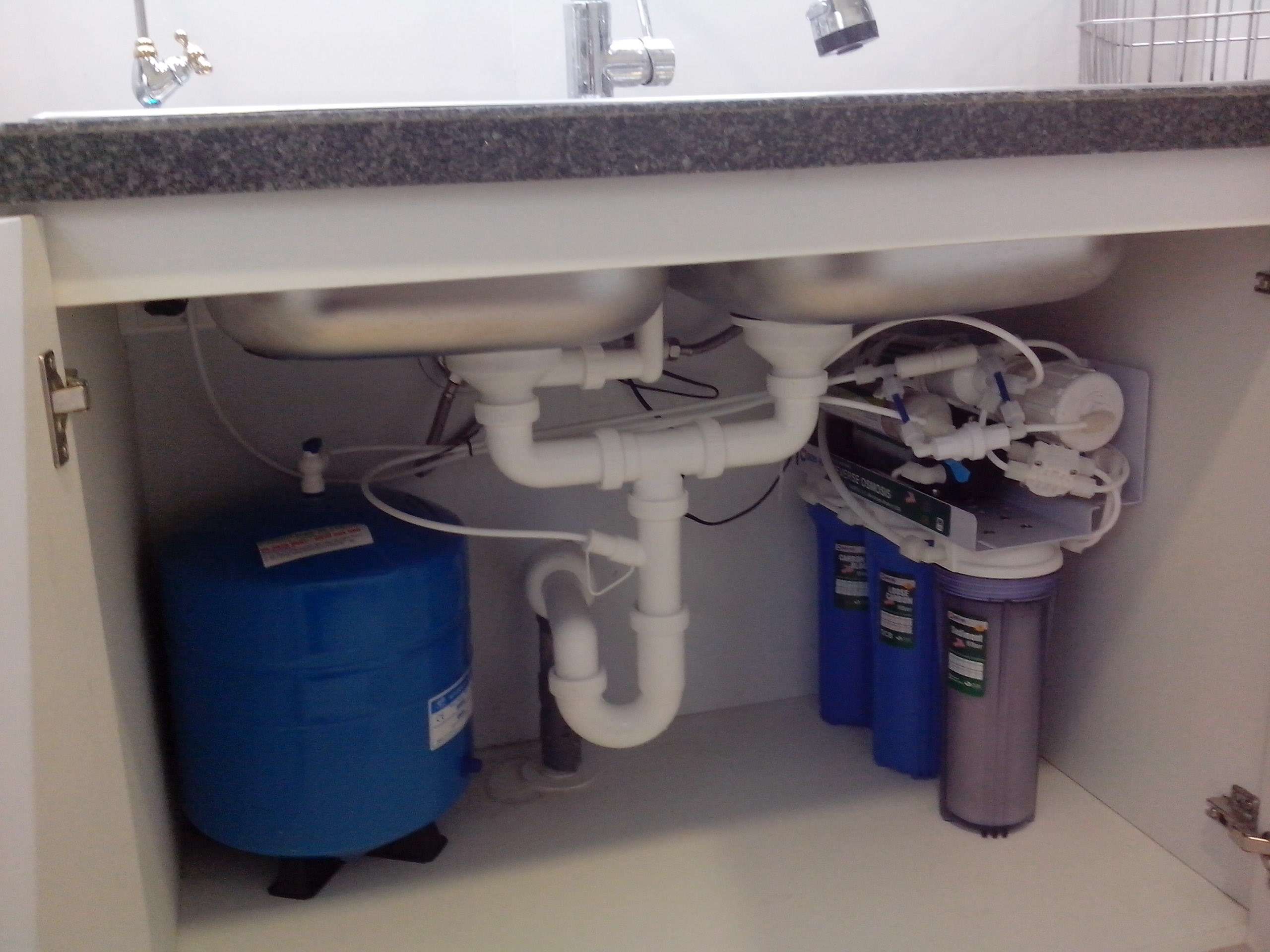 Máy lọc nước lắp trong tủ bếp có những tiện ích gì?