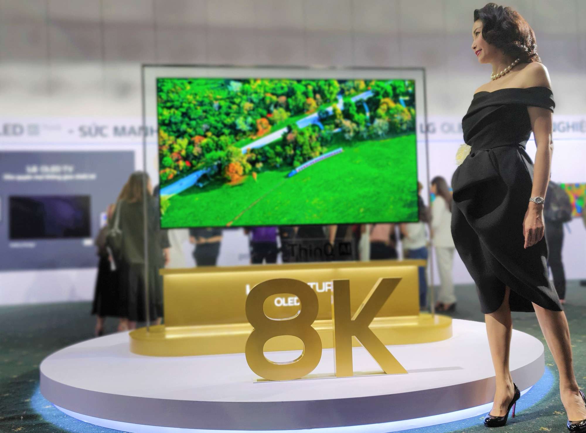 Những chiếc tivi 8K vừa xuất hiện tại thị trường Việt Nam nhưng giá còn cao quá! Được mấy người mua?