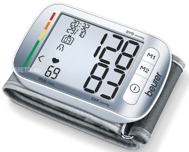 Máy đo huyết áp cổ tay Beurer BC50 hiển thị huyết áp tối đa, huyết áp tối thiểu và nhịp tim rõ lên màn hình 