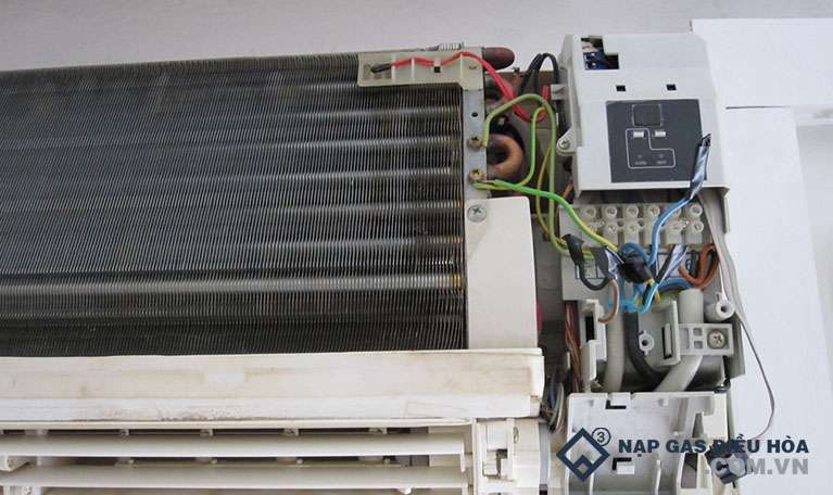 5 nguyên nhân máy lạnh chạy một lúc rồi tắt và cách sửa từ A - Z