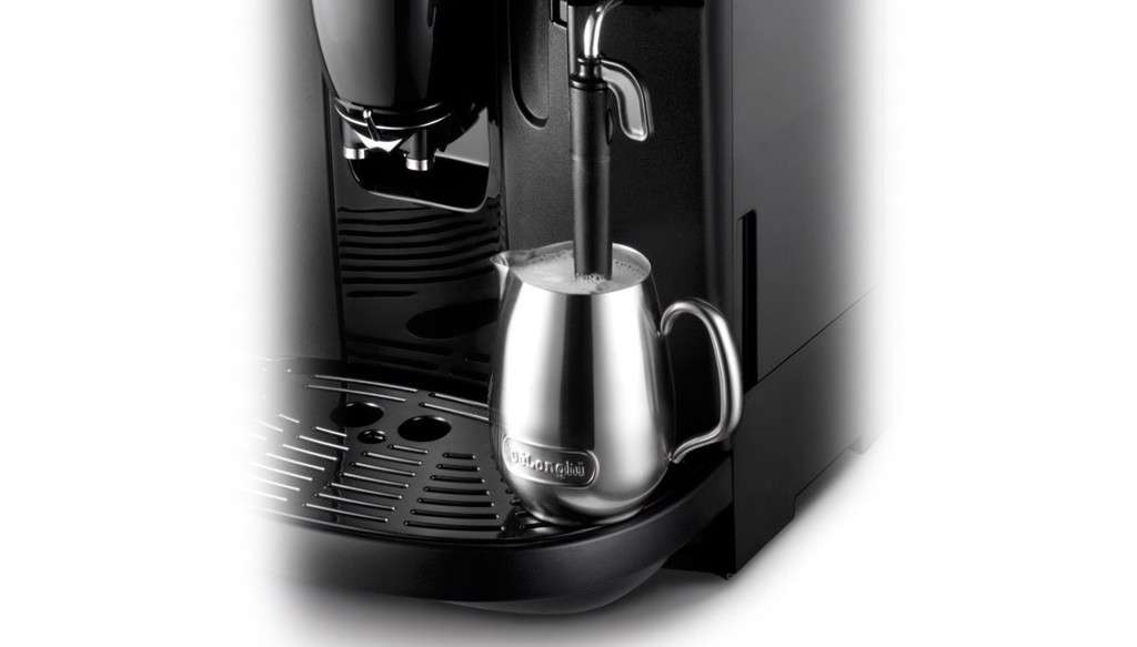 Vòi đánh sữa Máy pha cà phê Espresso Delonghi Esam 4000.