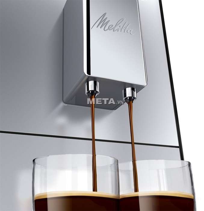 Máy pha cà phê Melitta Caffeo Solo cho phép điều chỉnh được chiều cao vòi cà phê.