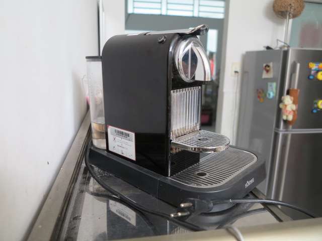 Máy pha cà phê bán tự động, phù hợp cho quán cà phê nhỏ