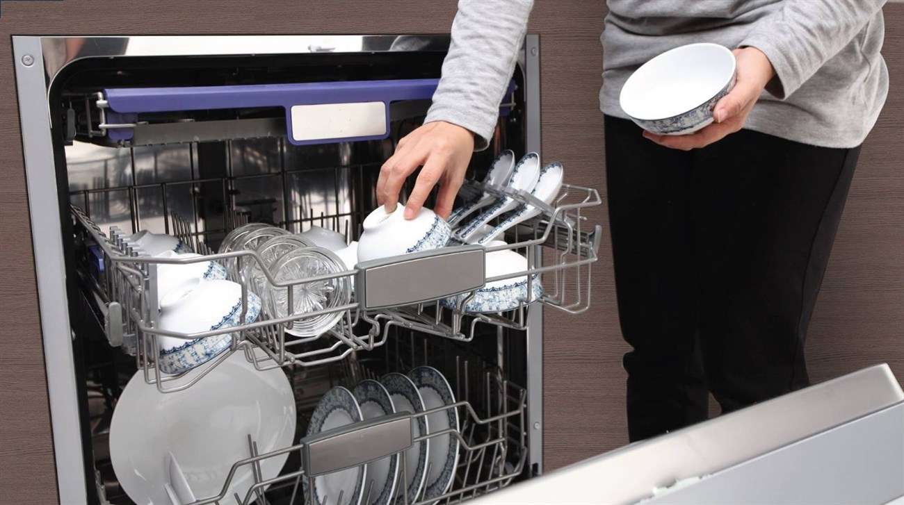 Máy rửa chén chiếm một không gian tương đối ở phòng bếp