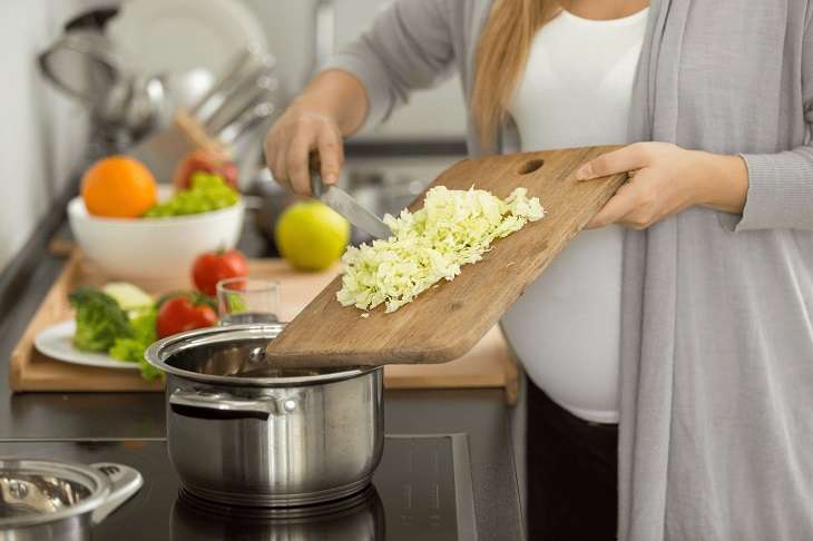 Người bị bệnh não và phụ nữ mang thai hạn chế dùng bếp từ nhiều