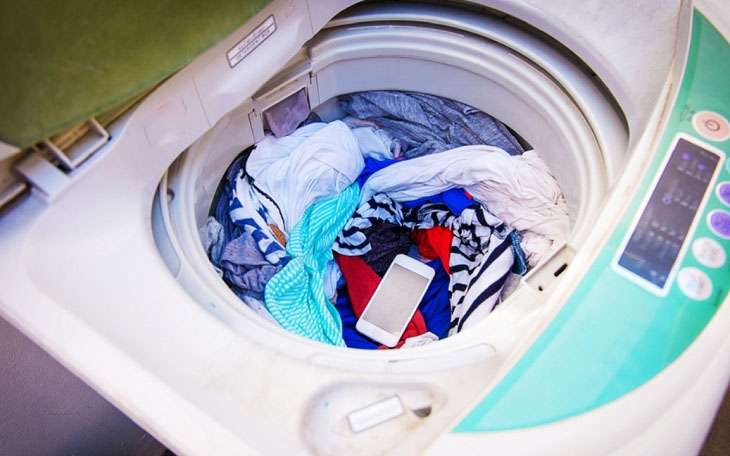 Để quên đồ dùng trong quần áo khi giặt