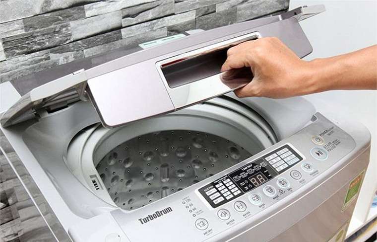 mở nắp máy đột ngột khi máy giặt đang vận hành