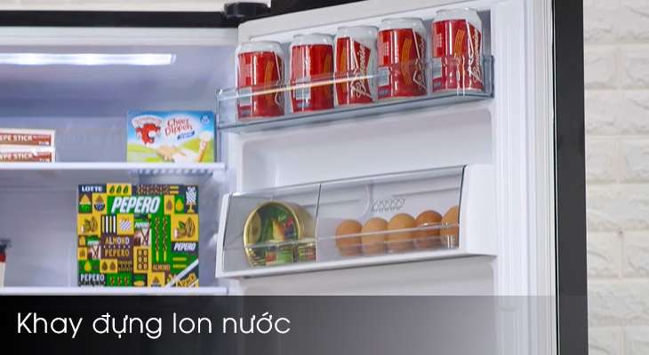 Đánh giá chi tiết tủ lạnh Panasonic NR-BC360QKVN - Ngăn phụ đựng lon nước
