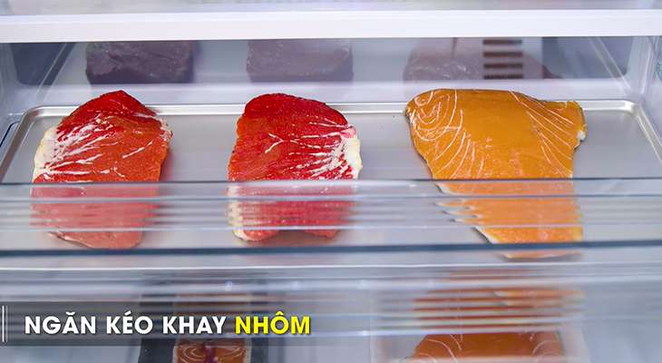 Đánh giá chi tiết tủ lạnh Panasonic NR-BC360QKVN - Khay nhôm