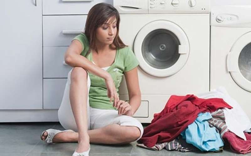 Phân loại quần áo trước khi giặt để dùng bột giặt hợp lý hơn