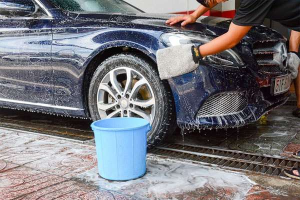 Dụng cụ rửa xe ô tô tại nhà bạn cần phải chuẩn bị đủ!