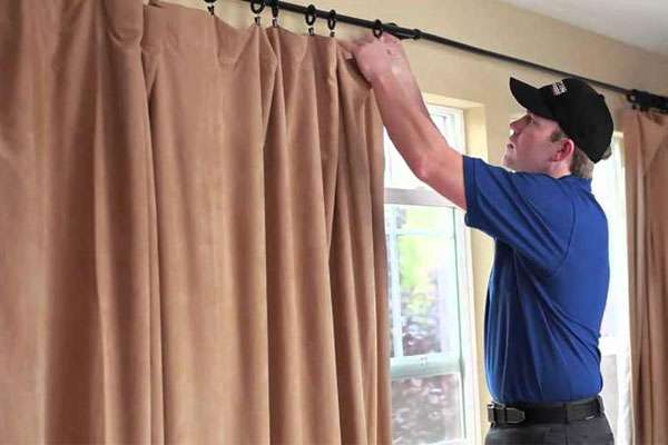 Xem xét kỹ mức độ bẩn của rèm cửa để chọn hỗn hợp nước ngâm phù hợp