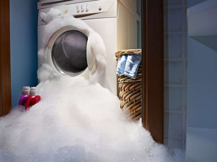 sử dụng lượng bột giặt vừa phải tránh tình trạng trào bọt