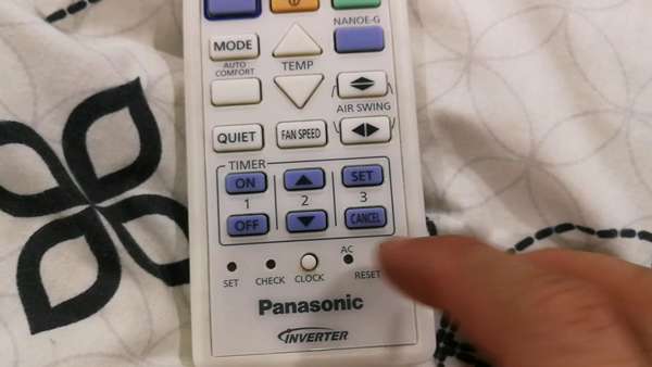 Cách thay pin cho điều khiển điều hòa Panasonic