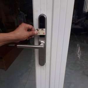 Thợ lắp khóa cửa điện tử Lắp khóa vân tay Nhận sửa khóa điện tử tại nhà