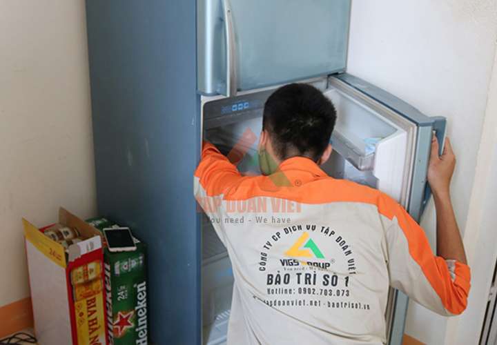Vệ sinh tủ lạnh tại nhà Hà Nội chuyên nghiệp | Tập Đoàn Việt