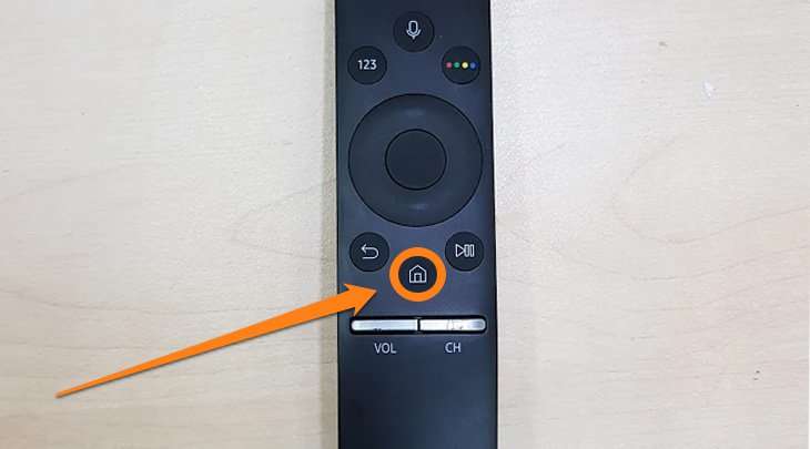 Nhấn nút Home trên remote để vào giao diện Home của tivi.