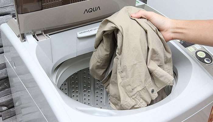 Tẩy sạch vết bẩn trên quần áo cùng công nghệ hiện đại của máy giặt Aqua AQW-S80KT