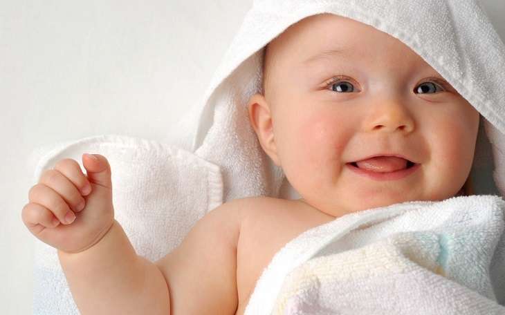 Trẻ sơ sinh nằm điều hòa có tốt không? Cách sử dùng điều hòa cho trẻ