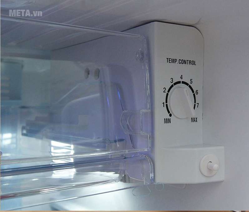 Tủ lạnh 180 lít AQUA AQR-U185BN diệt khuẩn hiệu quả với đèn UV Led.