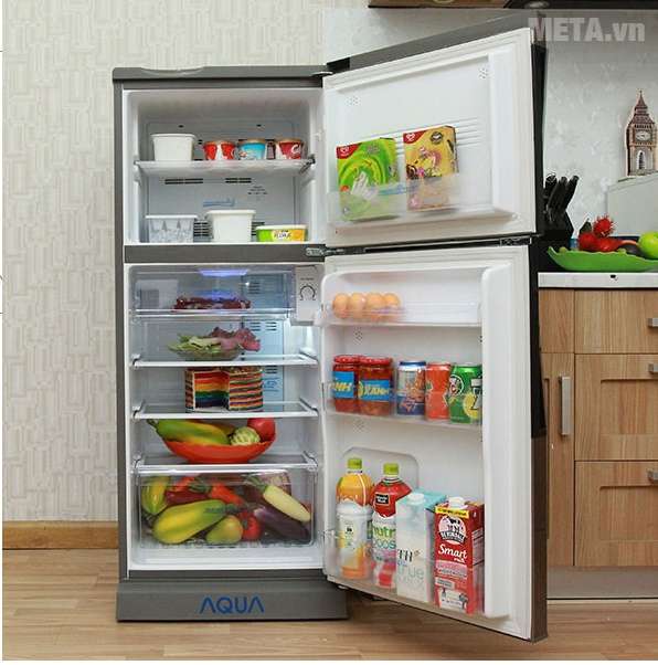 Tủ lạnh 180 lít AQUA AQR-U185BN với dung tích tủ lớn.