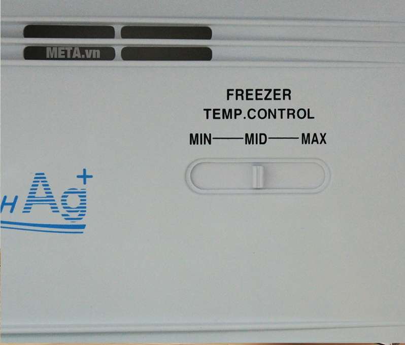 Tủ lạnh 180 lít AQUA AQR-U185BN với công nghệ diệt khuẩn.