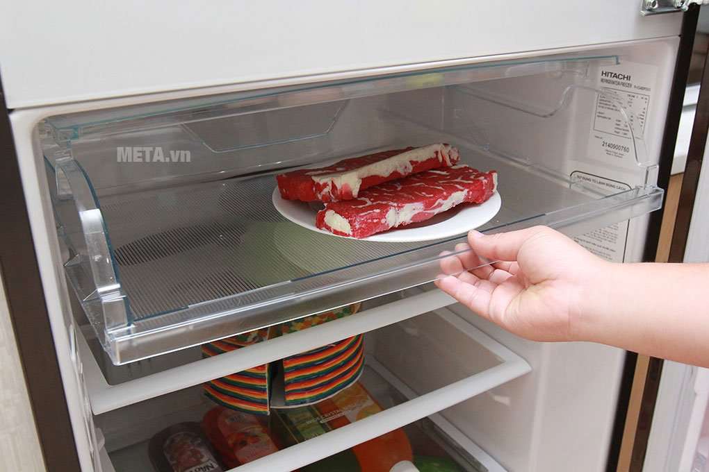 Tủ lạnh 2 cánh 395 lít Hitachi R-VG470PGV3 giúp lưu trữ thực phẩm lâu hơn