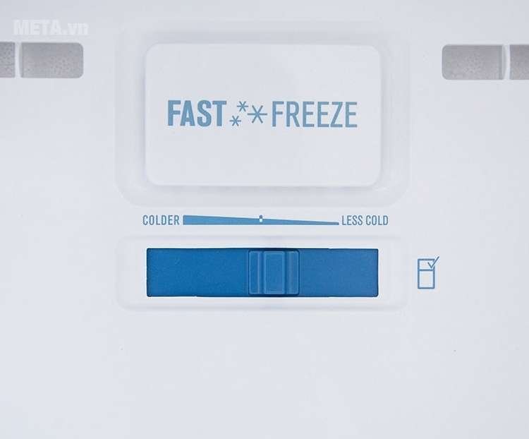 Tủ lạnh 230 lít Electrolux ETB2302PE-RVN với hệ thống khí lạnh đa chiều.