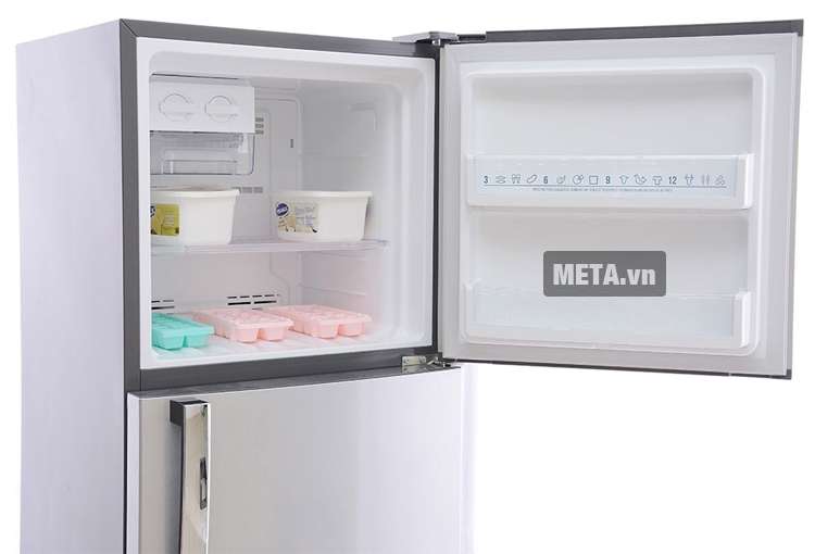 Tủ lạnh 210 lít Electrolux ETB2100PE-RVN với thiết kế ngăn đá làm lạnh nhanh.