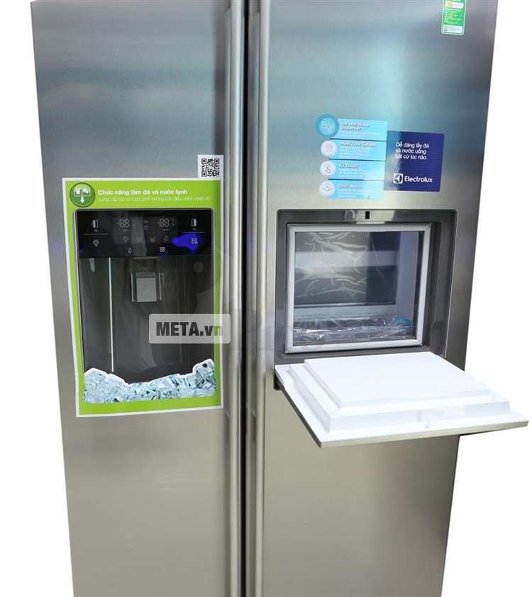 Tủ lạnh side by side 510 lít Electrolux ESE5687SB-TH được thiết kế với màu bạc sang trọng.