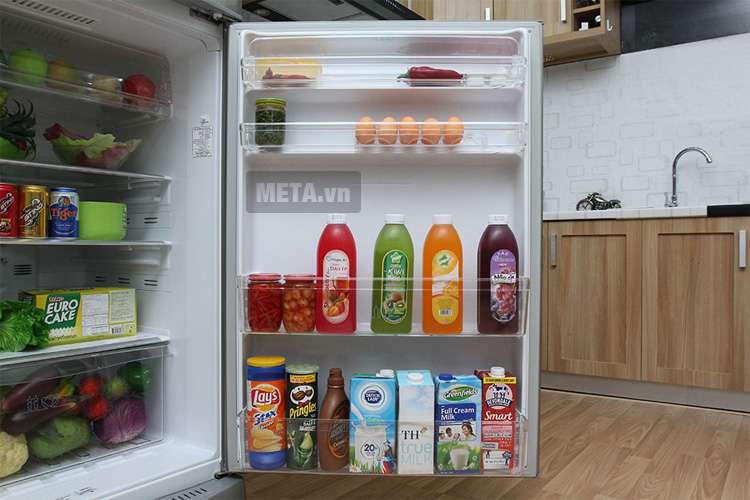 Tủ lạnh Electrolux ETM5107PE-RVN được thiết kế kệ đựng thông minh.