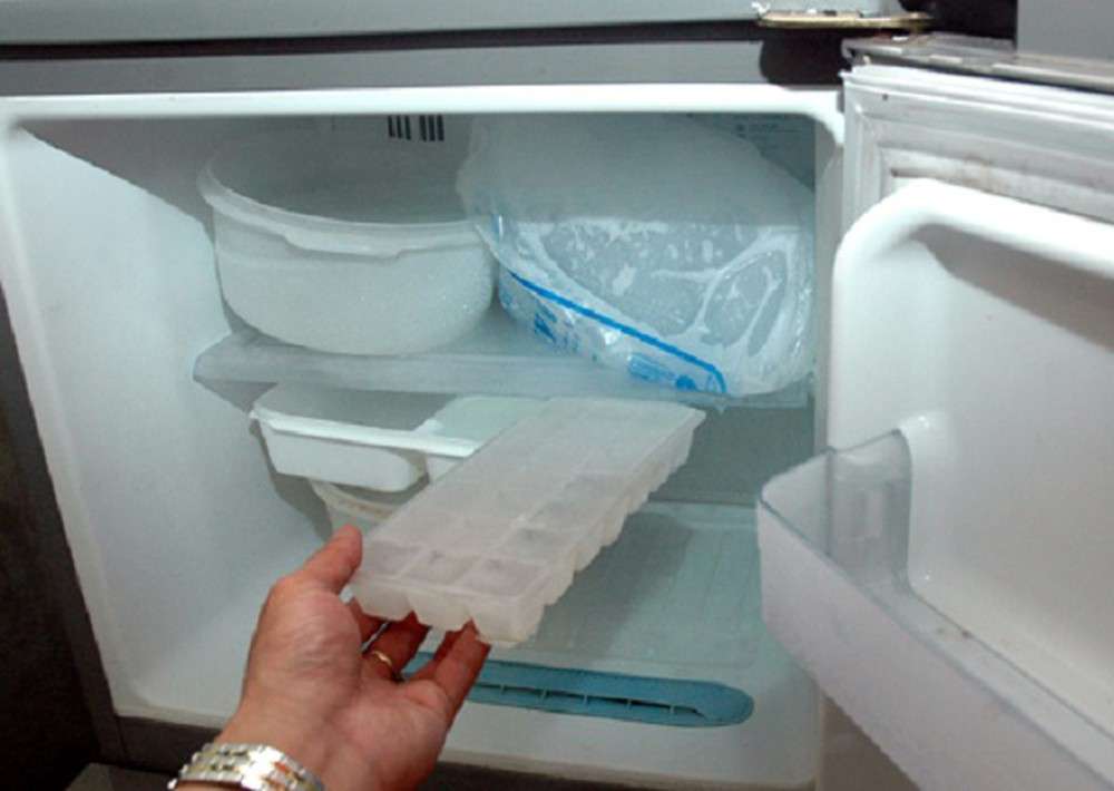 Làm thế nào để sửa chữa tủ lạnh Mitsubishi khi bị chảy nước?
