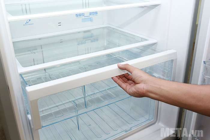 Tủ lạnh 450 lít Hitachi V540PGV3 có ngăn rau củ rộng rãi