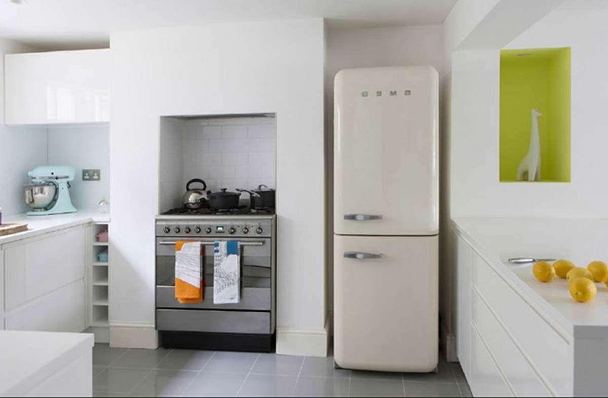 Kê tủ lạnh ở vị trí cân bằng là cách tốt nhất để sản phẩm hạn chế tiếng kêu ù ù