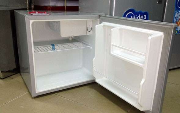 Tủ lạnh mini bị thủng ngăn đá sửa bao nhiêu tiền