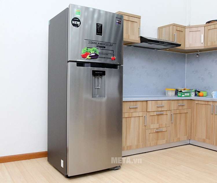 Tủ lạnh Samsung 380 lít RT38K5982SL/SV làm đá nhanh.