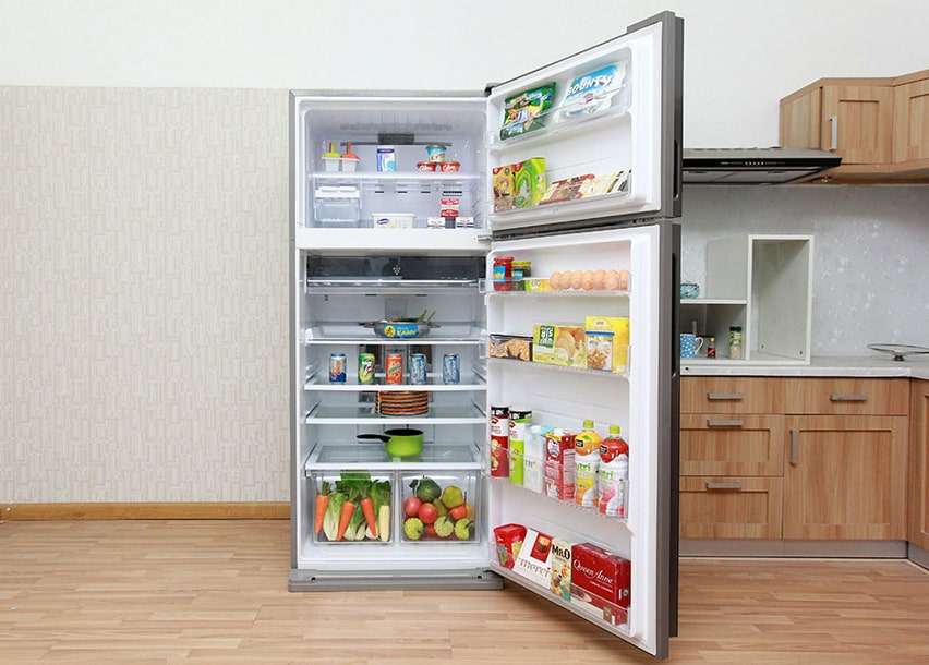 2. Tủ lạnh inverter  Sharp SJ-XP660PG-MR có tổng dung tích 656L giúp lưu trữ thực phẩm nhiều hơn