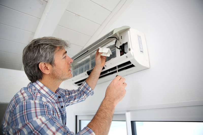 Cách vệ sinh máy lạnh electrolux tại nhà thế nào hiệu quả nhất